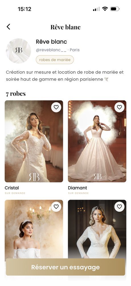 La vitrine d’une boutique de robes de mariée dans l’application